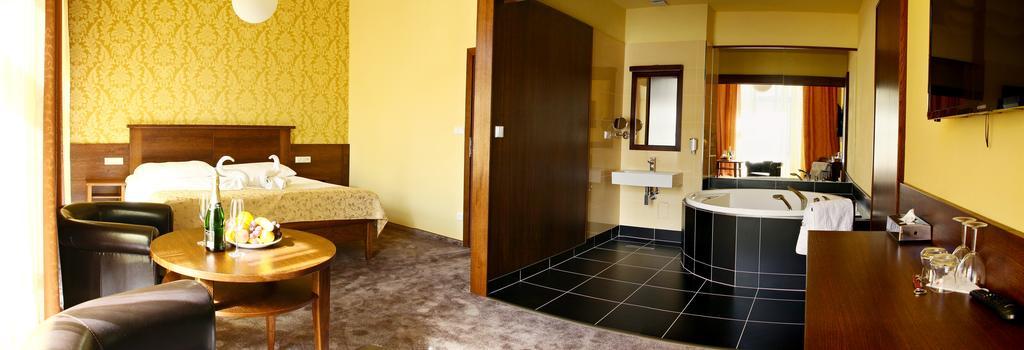 Hotel Baltaci Starý Zámek Napajedla Exterior foto